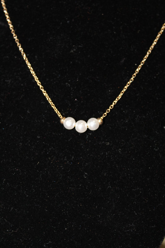 The Elizabeth Simple Faux Pearl Necklace